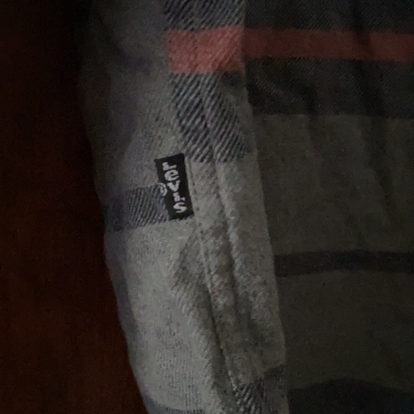 Levi’s cotton flannel button up shirt - standard fit. Size small petite. - Picture 3 of 7